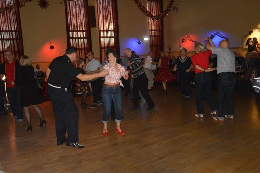 Die Frau in ihrer Levi's Sexiest Jeans.
 #97944976