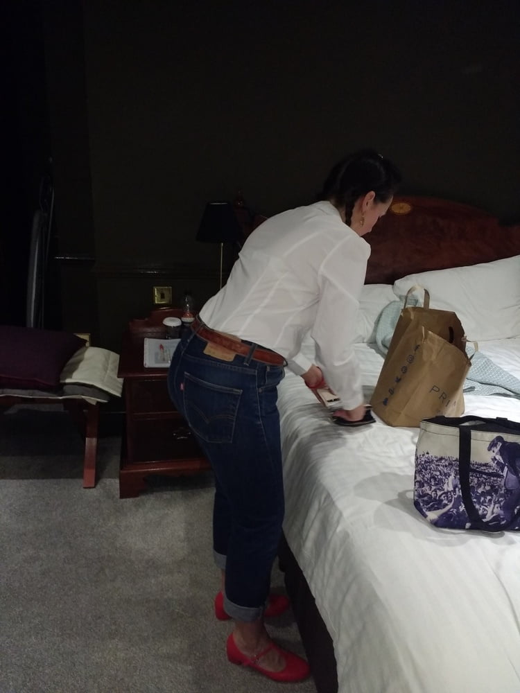 Die Frau in ihrer Levi's Sexiest Jeans.
 #97945107