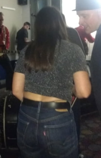 Die Frau in ihrer Levi's Sexiest Jeans.
 #97945172