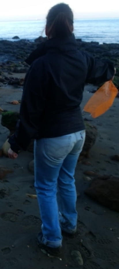 Die Frau in ihrer Levi's Sexiest Jeans.
 #97945183