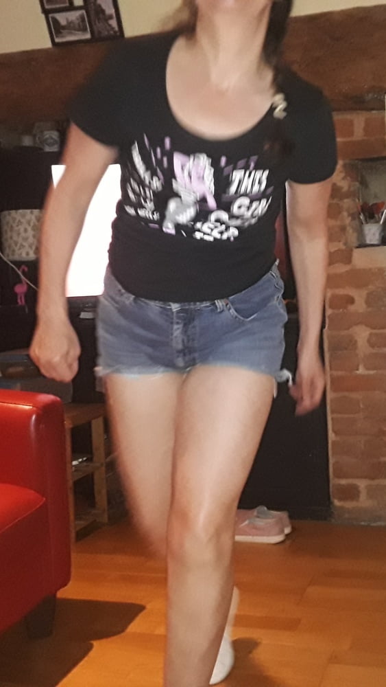 Die Frau in ihrer Levi's Sexiest Jeans.
 #97945195