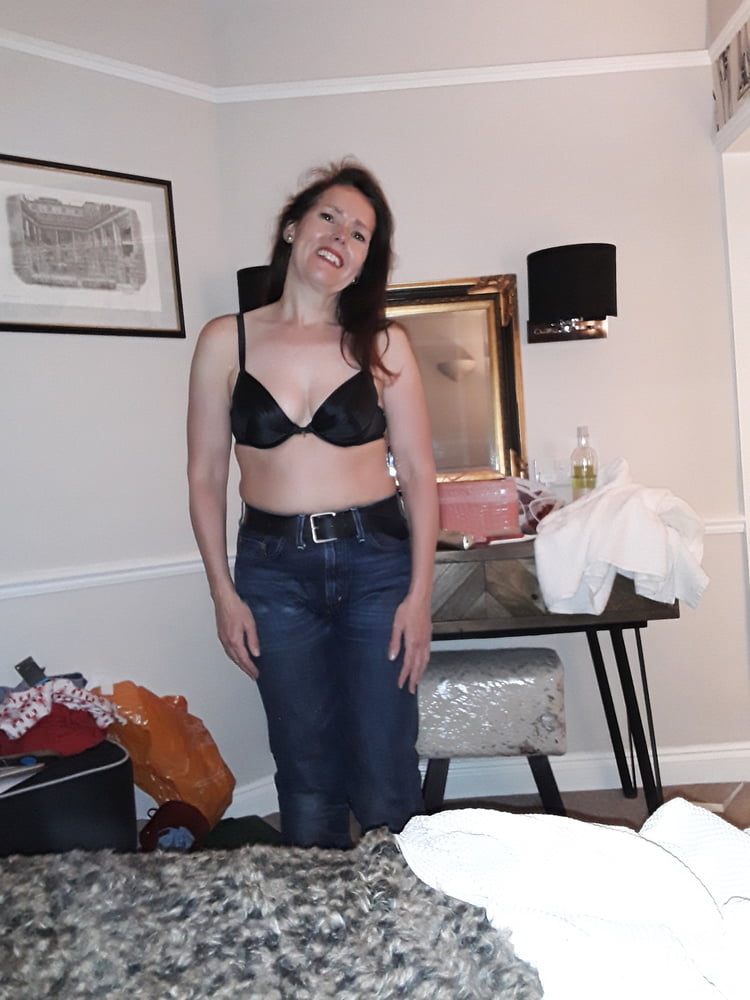 Die Frau in ihrer Levi's Sexiest Jeans.
 #97945317