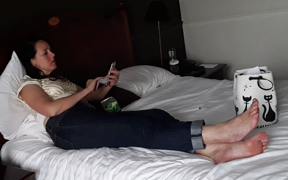 Die Frau in ihrer Levi's Sexiest Jeans.
 #97945390