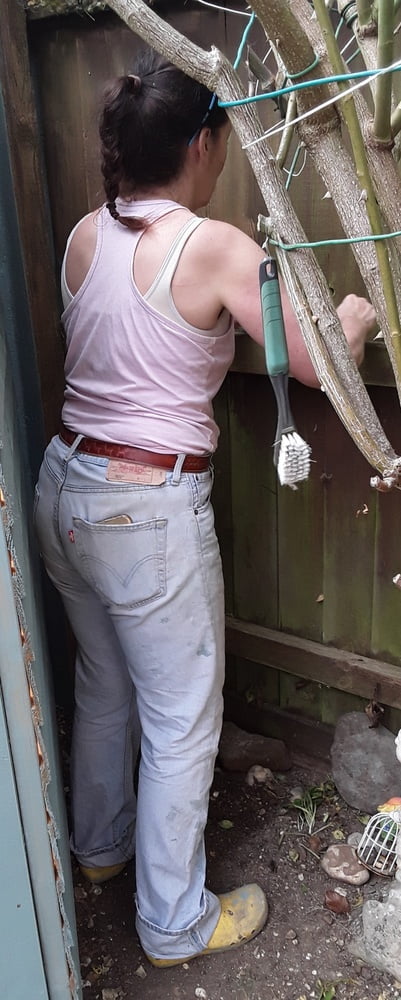 Die Frau in ihrer Levi's Sexiest Jeans.
 #97945467