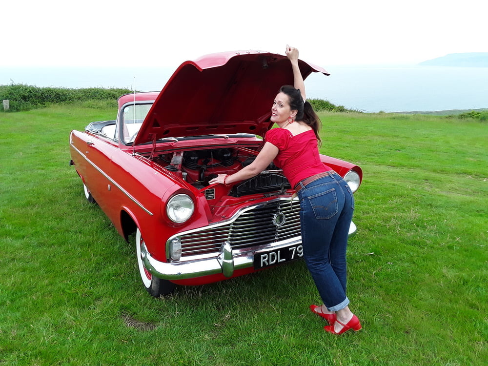 Die Frau in ihrer Levi's Sexiest Jeans.
 #97945547