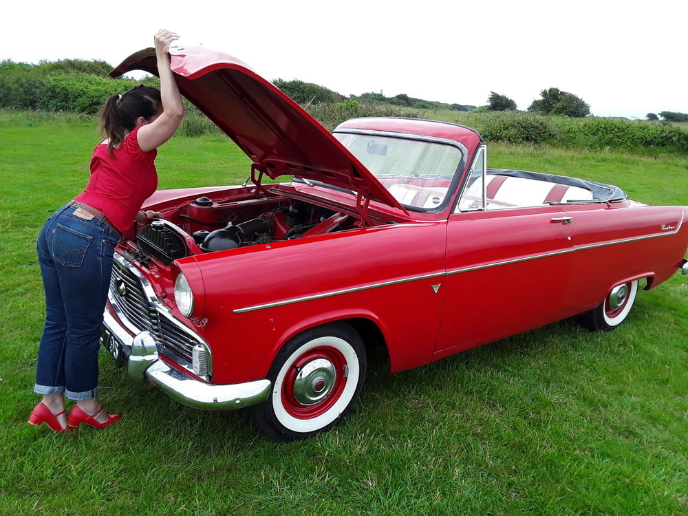 Die Frau in ihrer Levi's Sexiest Jeans.
 #97945556