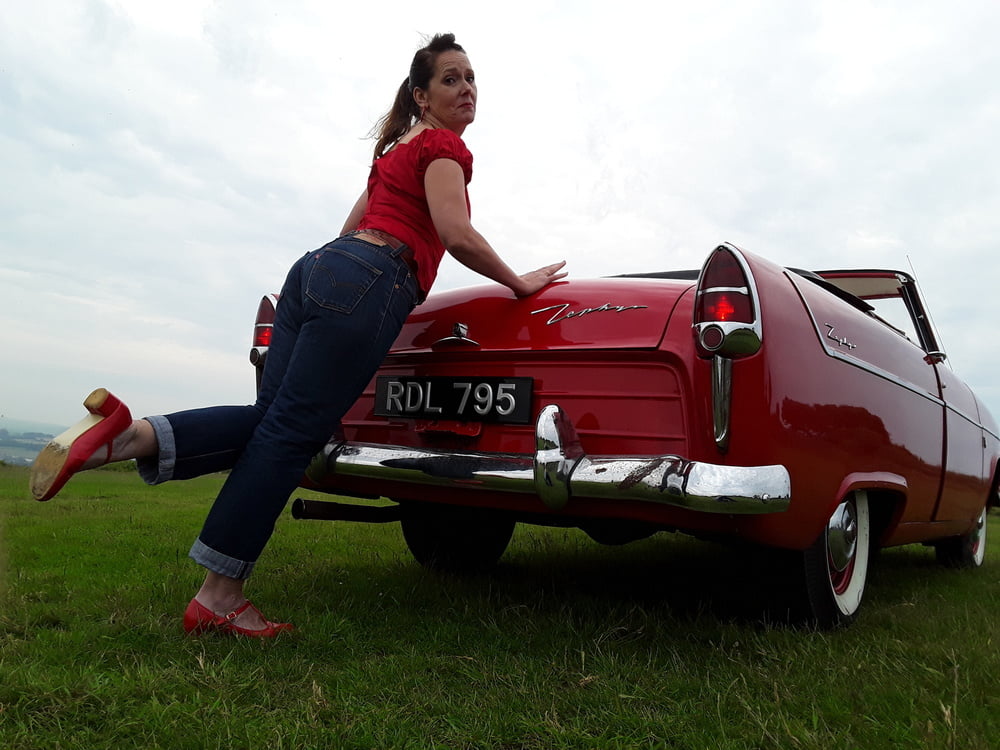 Die Frau in ihrer Levi's Sexiest Jeans.
 #97945597