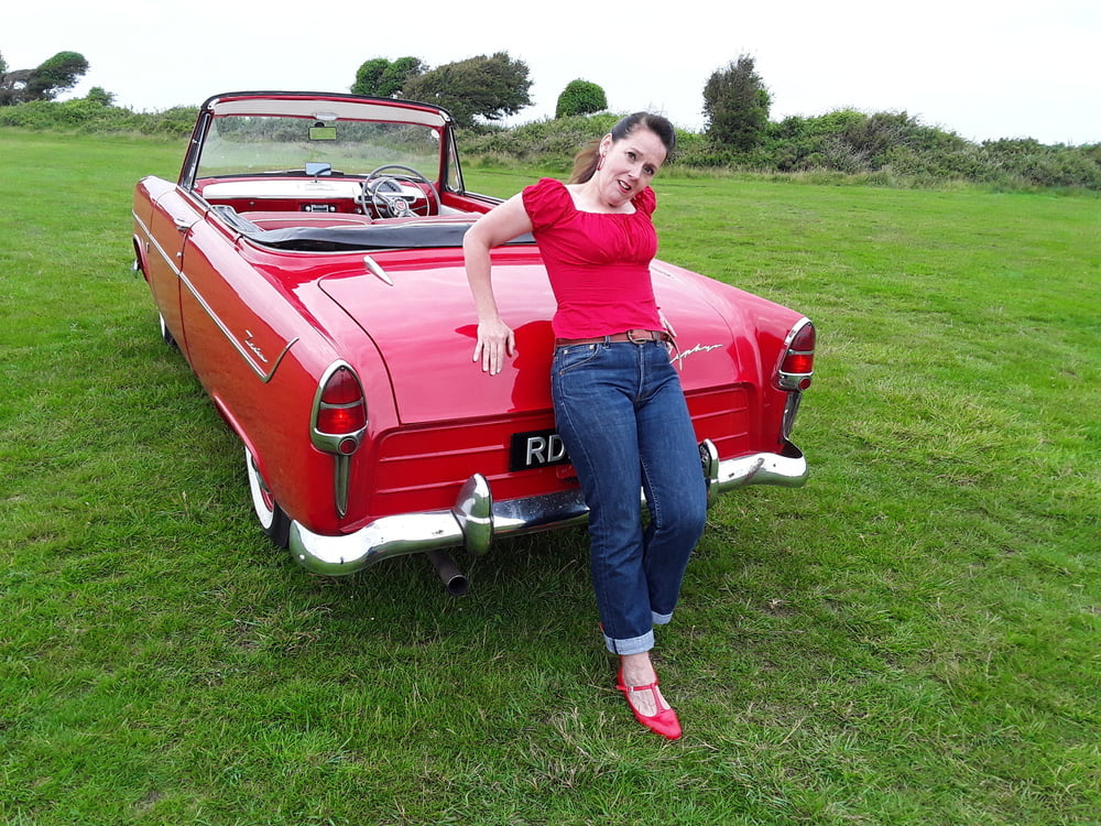 Die Frau in ihrer Levi's Sexiest Jeans.
 #97945615