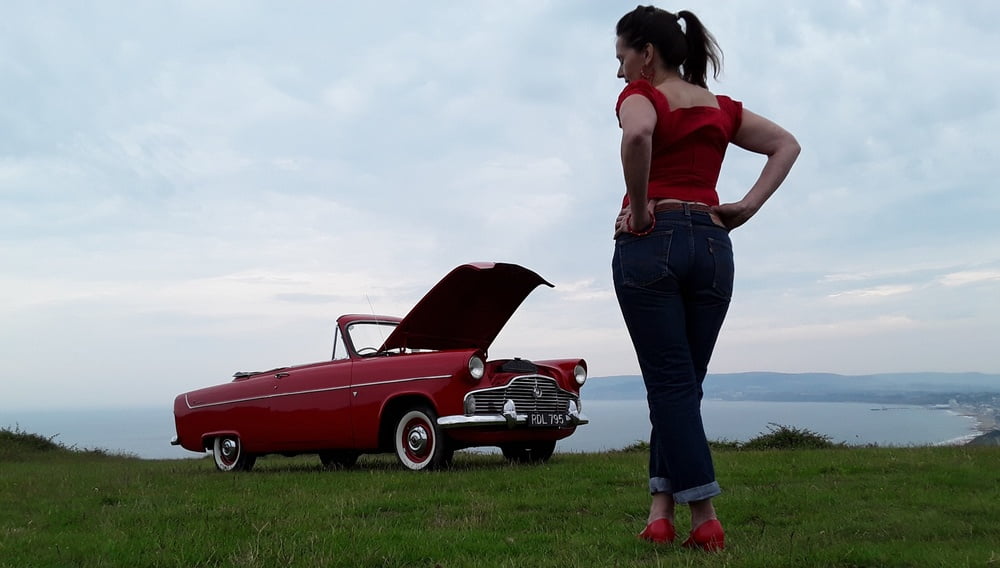 Die Frau in ihrer Levi's Sexiest Jeans.
 #97945645