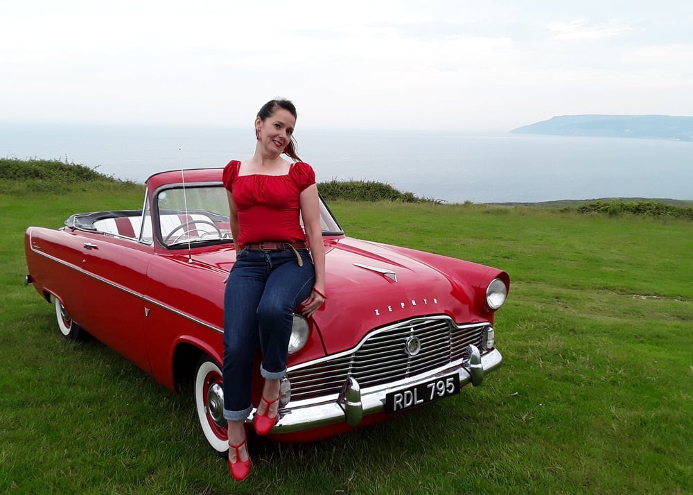 Die Frau in ihrer Levi's Sexiest Jeans.
 #97945653