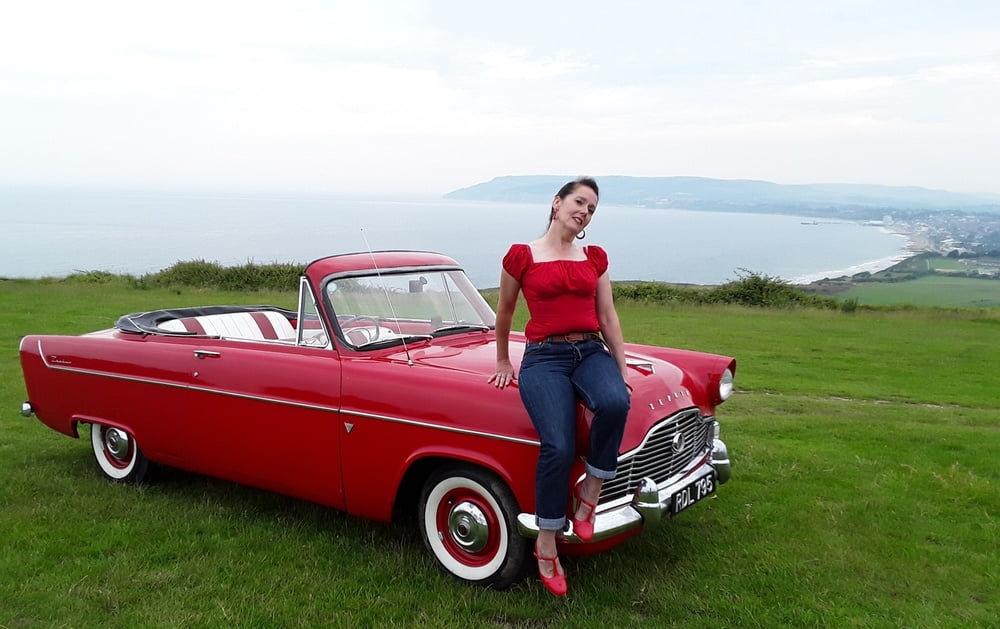 Die Frau in ihrer Levi's Sexiest Jeans.
 #97945656