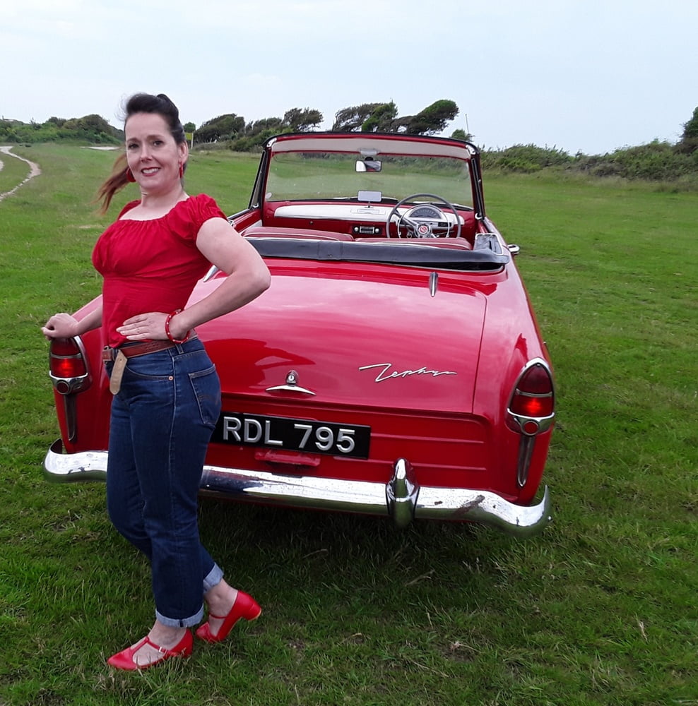 Die Frau in ihrer Levi's Sexiest Jeans.
 #97945659