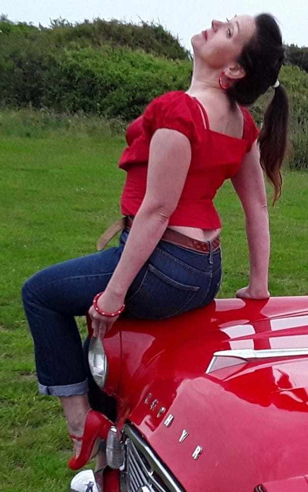 Die Frau in ihrer Levi's Sexiest Jeans.
 #97945717