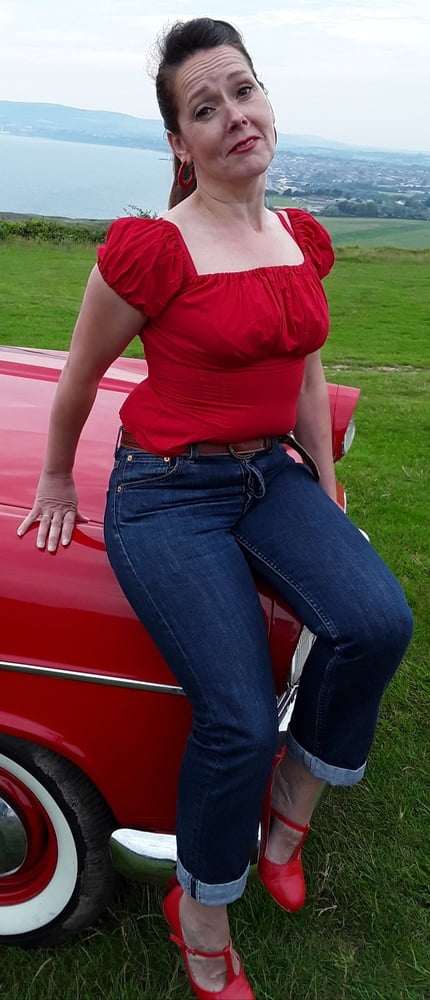 Die Frau in ihrer Levi's Sexiest Jeans.
 #97945726