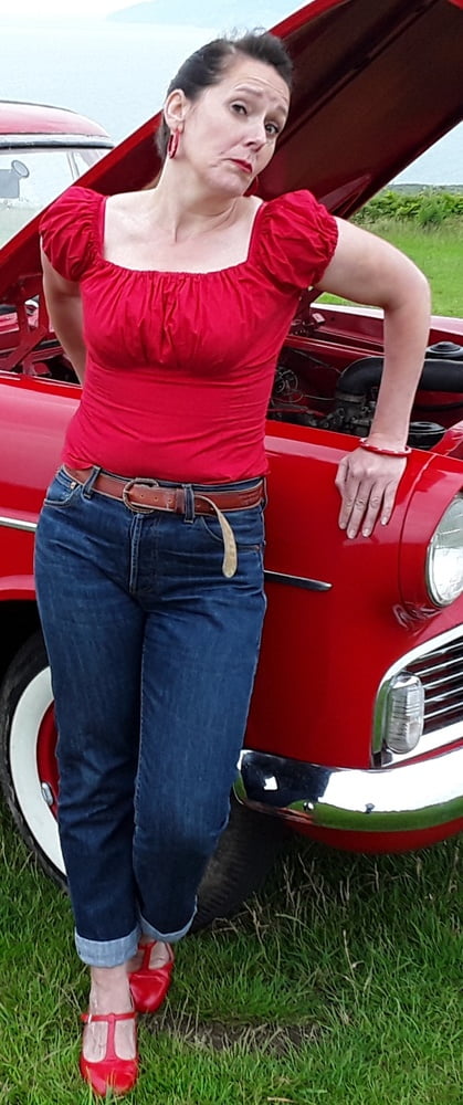 Die Frau in ihrer Levi's Sexiest Jeans.
 #97945732