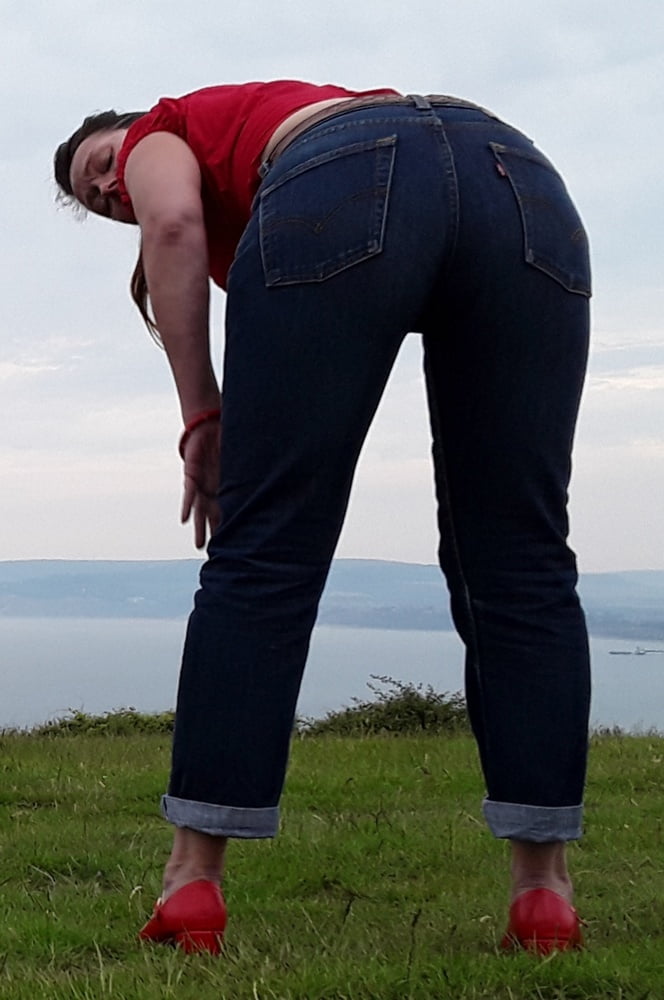 Die Frau in ihrer Levi's Sexiest Jeans.
 #97945767