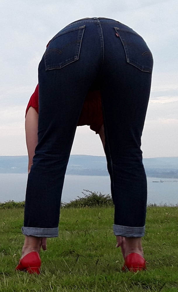 Die Frau in ihrer Levi's Sexiest Jeans.
 #97945773