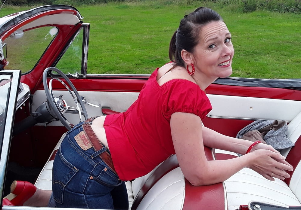 Die Frau in ihrer Levi's Sexiest Jeans.
 #97945818