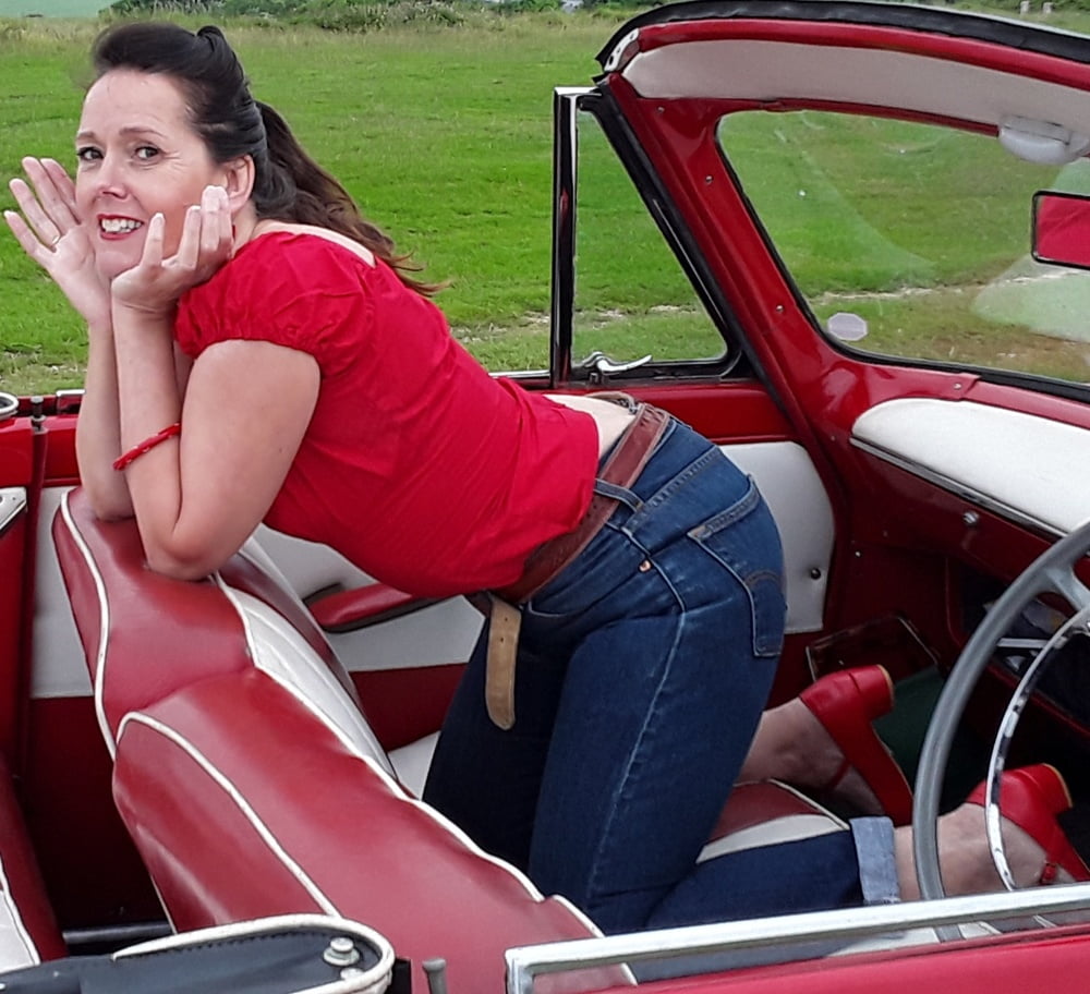 Die Frau in ihrer Levi's Sexiest Jeans.
 #97945827