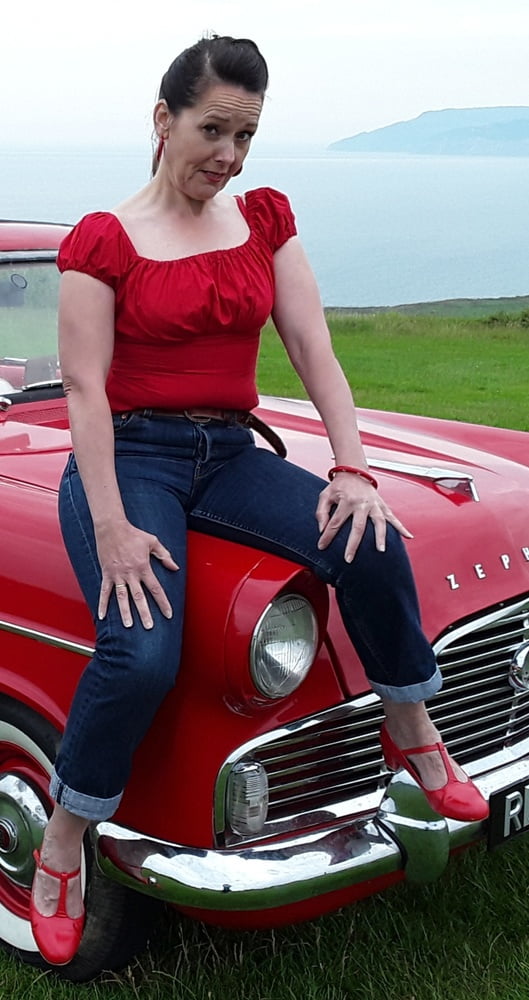 Die Frau in ihrer Levi's Sexiest Jeans.
 #97945847