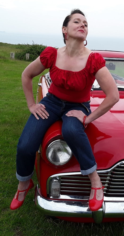 Die Frau in ihrer Levi's Sexiest Jeans.
 #97945853