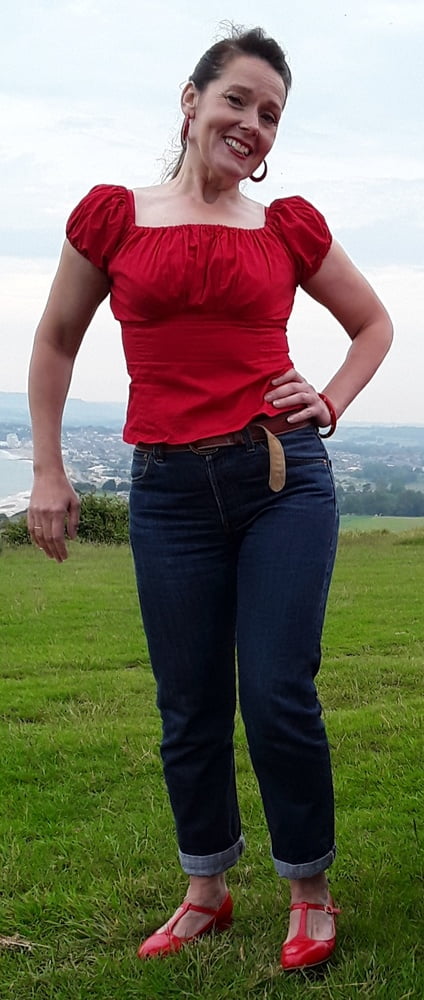 Die Frau in ihrer Levi's Sexiest Jeans.
 #97945856