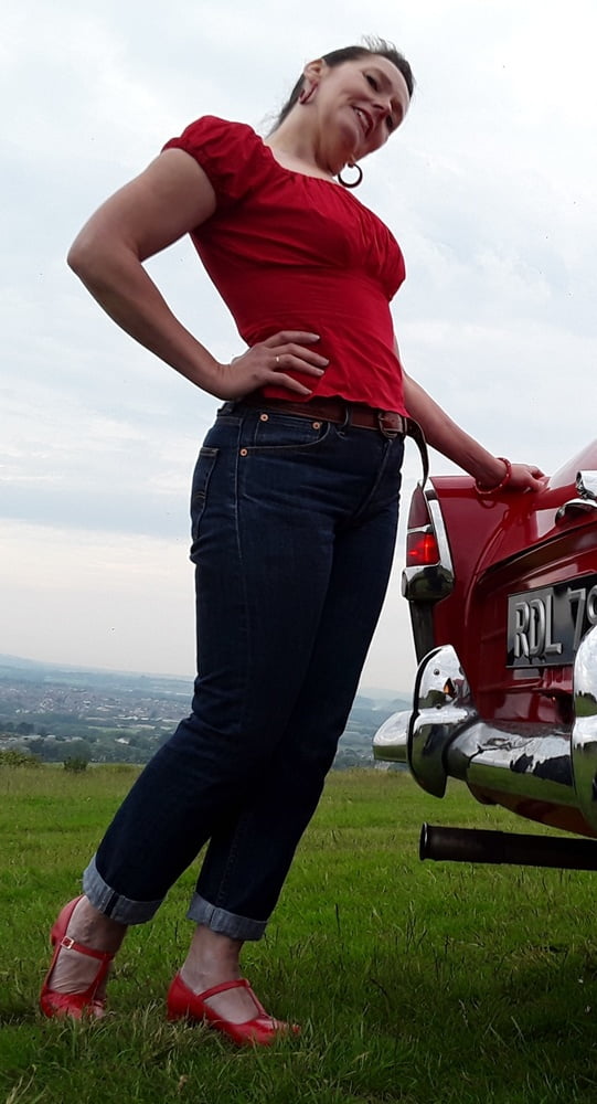 Die Frau in ihrer Levi's Sexiest Jeans.
 #97945859