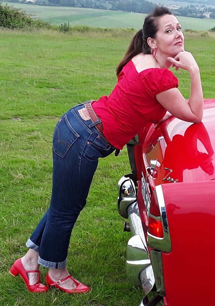 Die Frau in ihrer Levi's Sexiest Jeans.
 #97945892