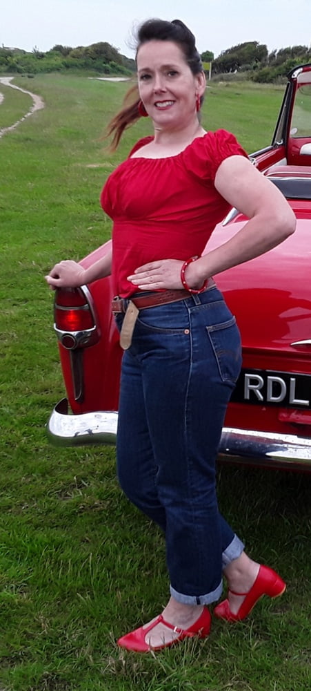 Die Frau in ihrer Levi's Sexiest Jeans.
 #97945918