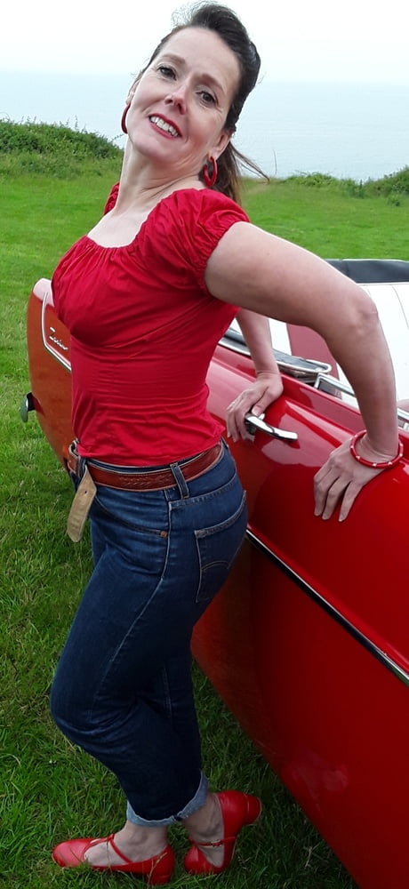 Die Frau in ihrer Levi's Sexiest Jeans.
 #97945924