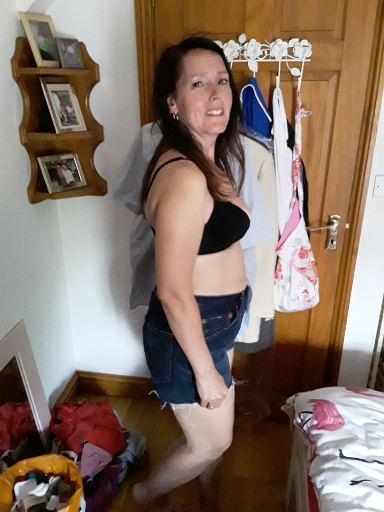 Die Frau in ihrer Levi's Sexiest Jeans.
 #97945992