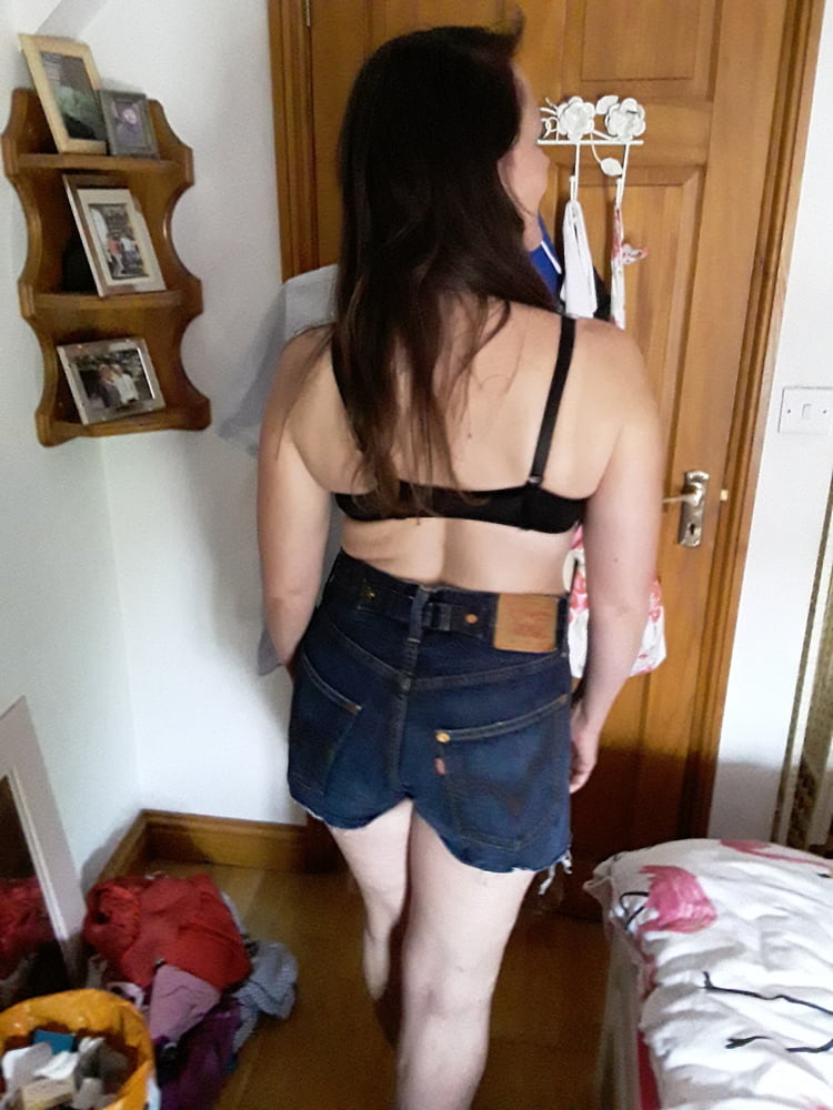 Die Frau in ihrer Levi's Sexiest Jeans.
 #97945998