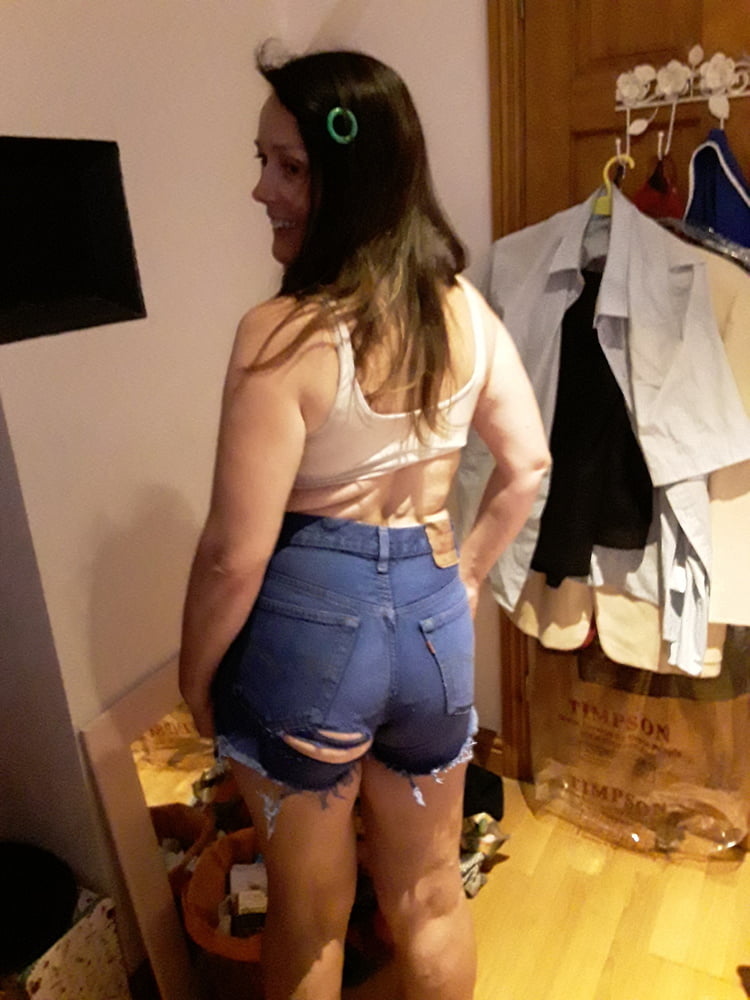 Die Frau in ihrer Levi's Sexiest Jeans.
 #97946019