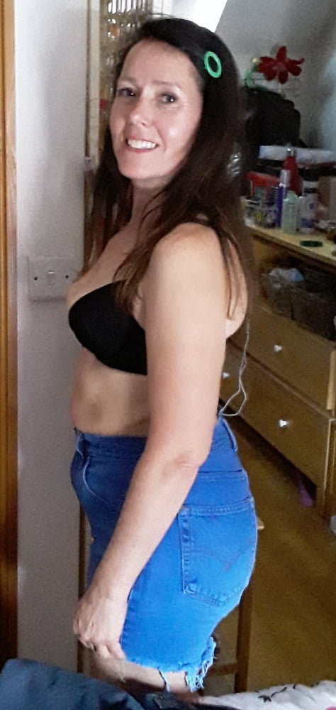 Die Frau in ihrer Levi's Sexiest Jeans.
 #97946048