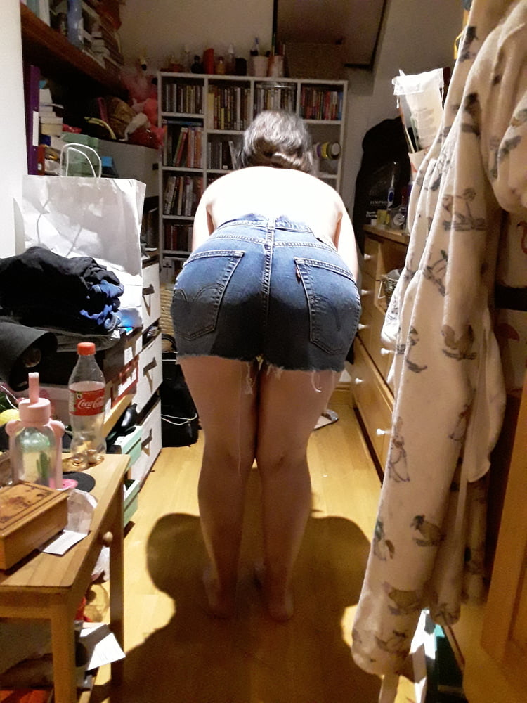 Die Frau in ihrer Levi's Sexiest Jeans.
 #97946057