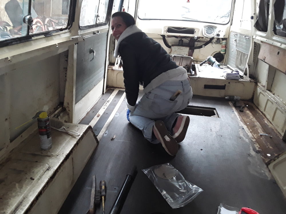 Die Frau in ihrer Levi's Sexiest Jeans.
 #97946187