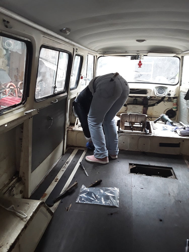 Die Frau in ihrer Levi's Sexiest Jeans.
 #97946196