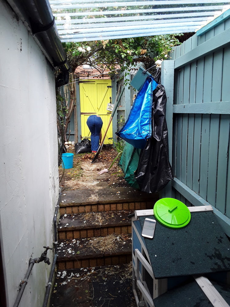 Die Frau in ihrer Levi's Sexiest Jeans.
 #97946328