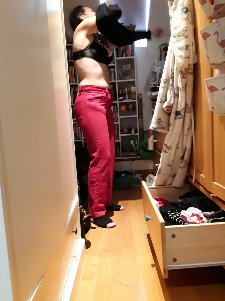 Die Frau in ihrer Levi's Sexiest Jeans.
 #97946375