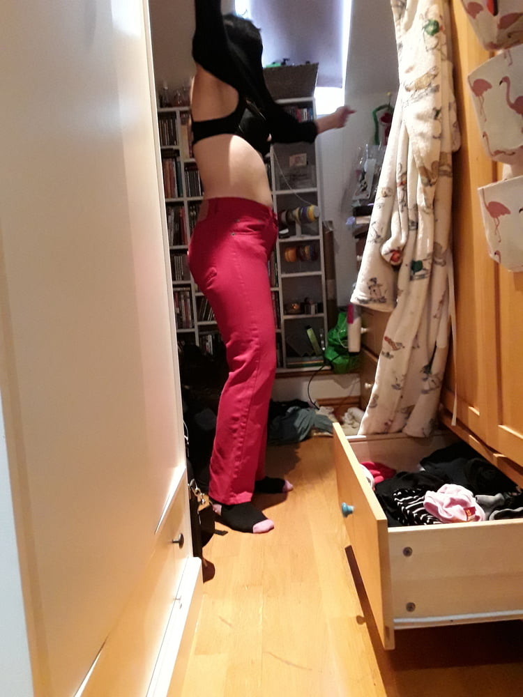 Die Frau in ihrer Levi's Sexiest Jeans.
 #97946378