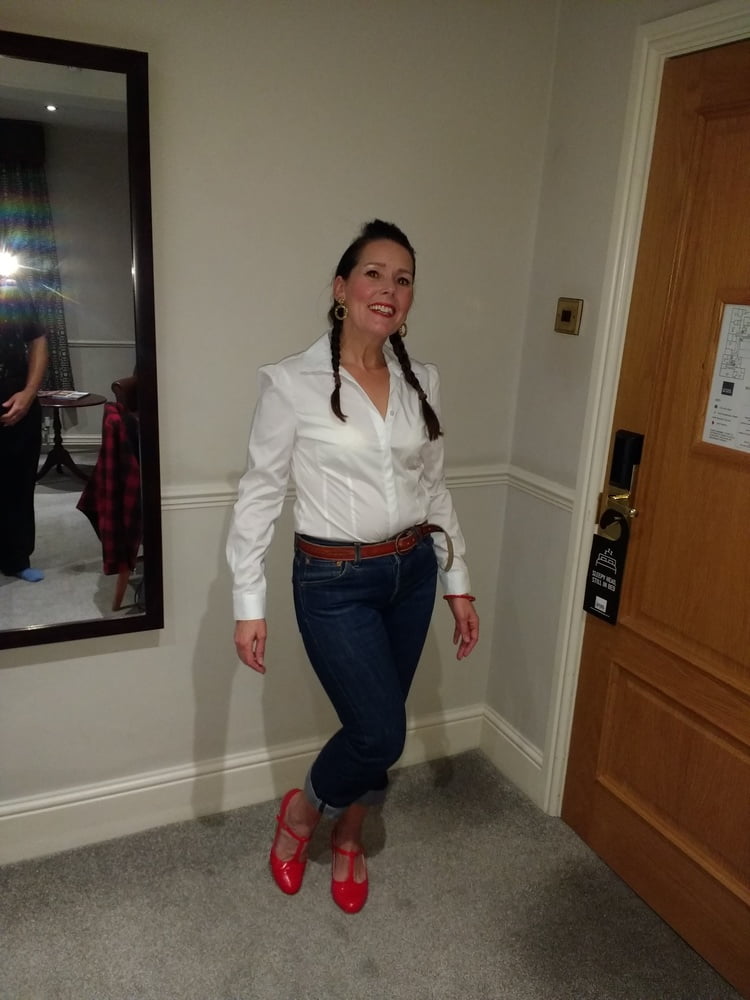 Die Frau in ihrer Levi's Sexiest Jeans.
 #97946420