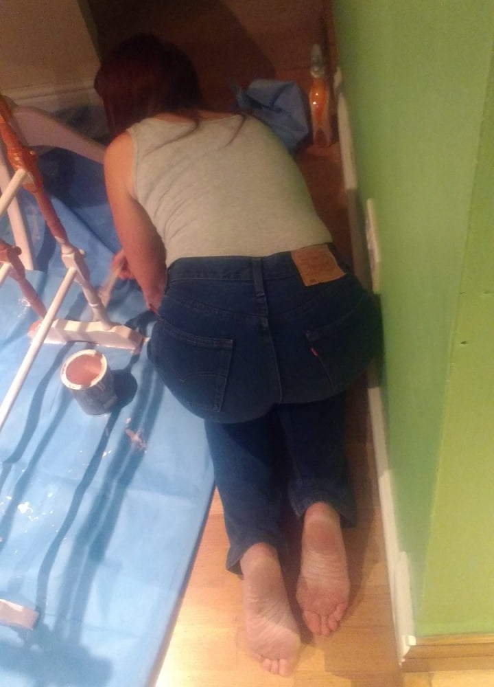 Die Frau in ihrer Levi's Sexiest Jeans.
 #97946449