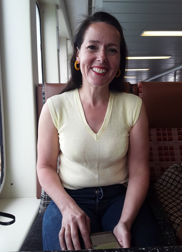 Die Frau in ihrer Levi's Sexiest Jeans.
 #97946461