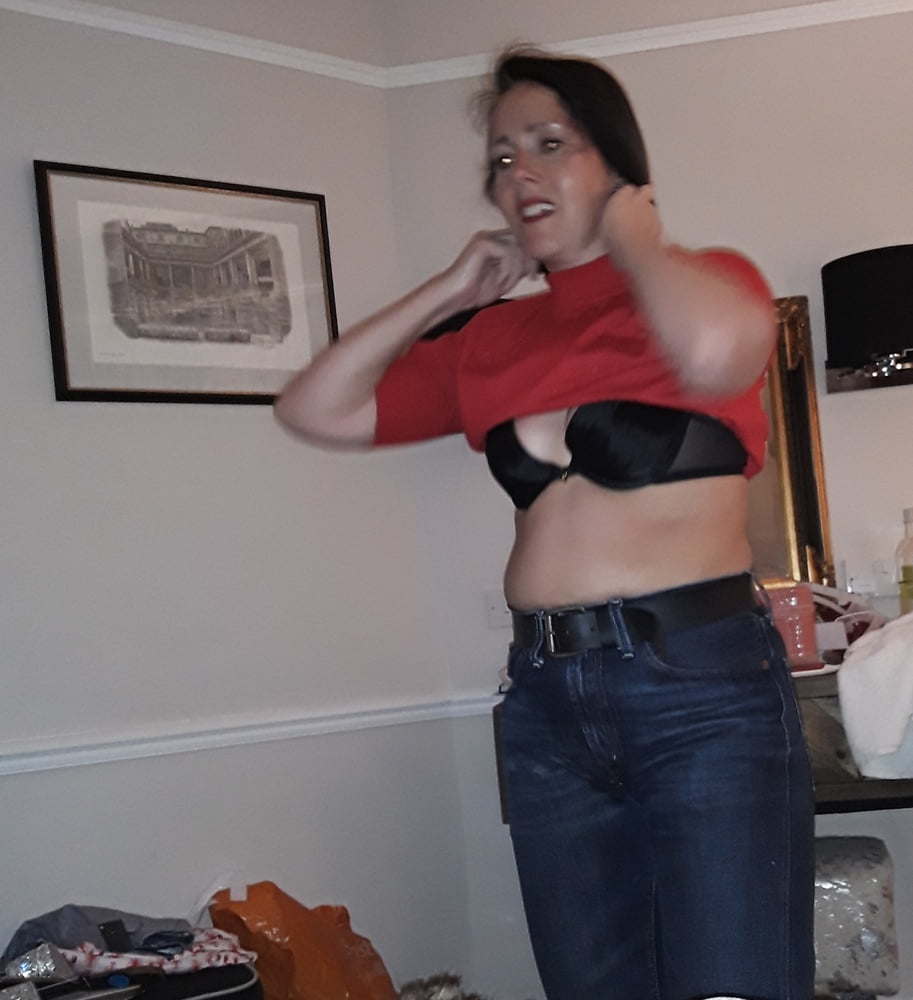 Die Frau in ihrer Levi's Sexiest Jeans.
 #97946553