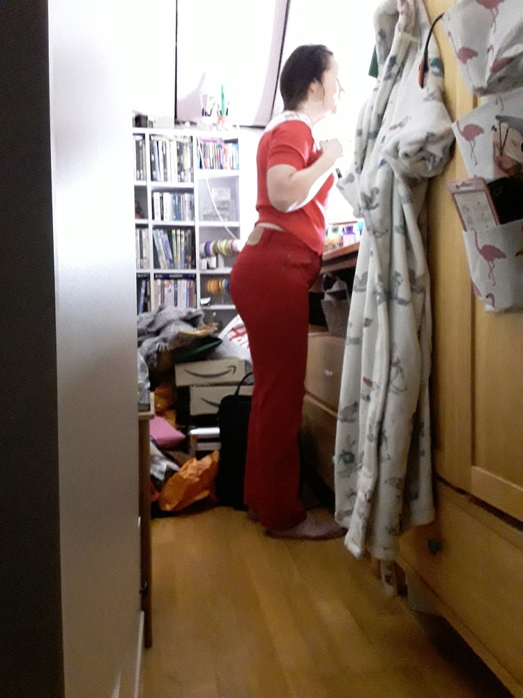 Die Frau in ihrer Levi's Sexiest Jeans.
 #97946606