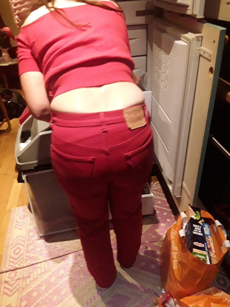 Die Frau in ihrer Levi's Sexiest Jeans.
 #97946618