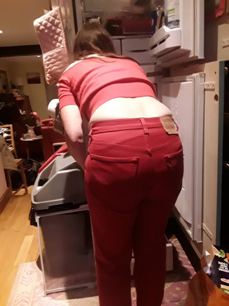 Die Frau in ihrer Levi's Sexiest Jeans.
 #97946627