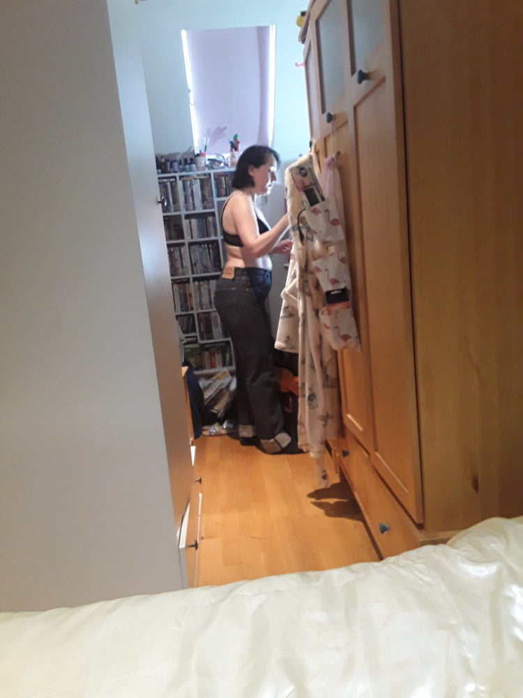 Die Frau in ihrer Levi's Sexiest Jeans.
 #97946645