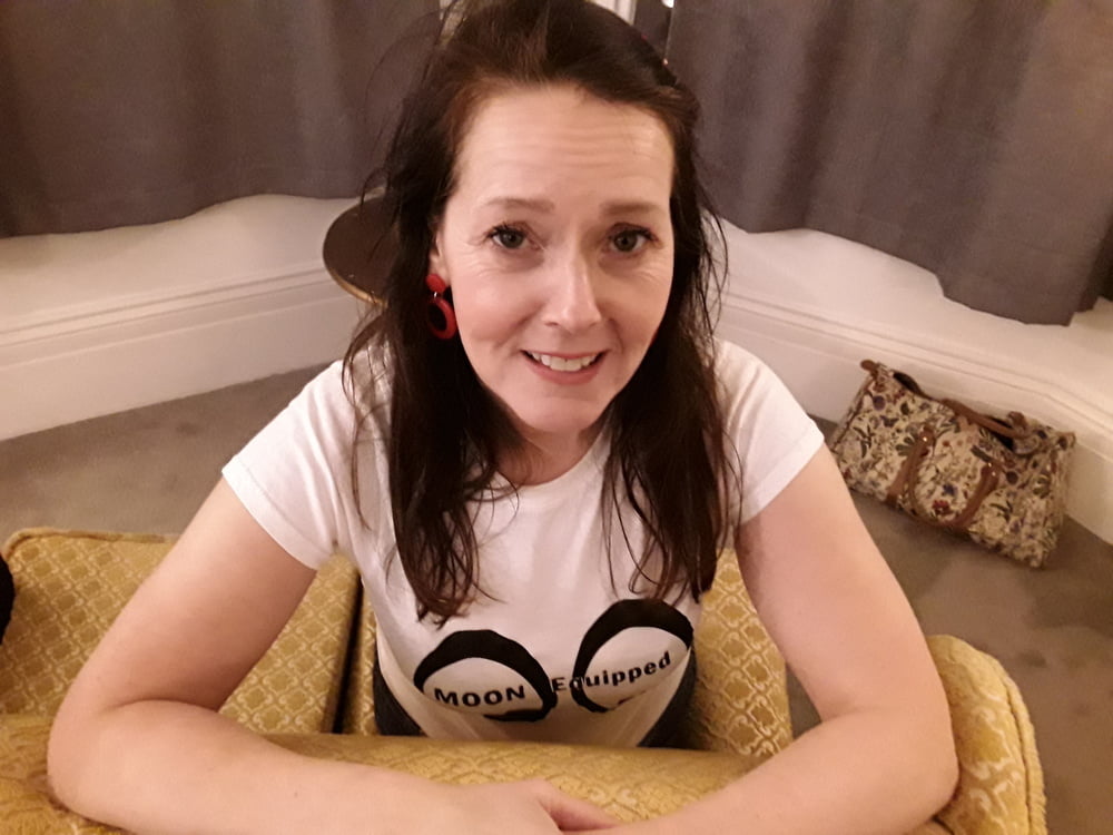 Die Frau in ihrer Levi's Sexiest Jeans.
 #97946668