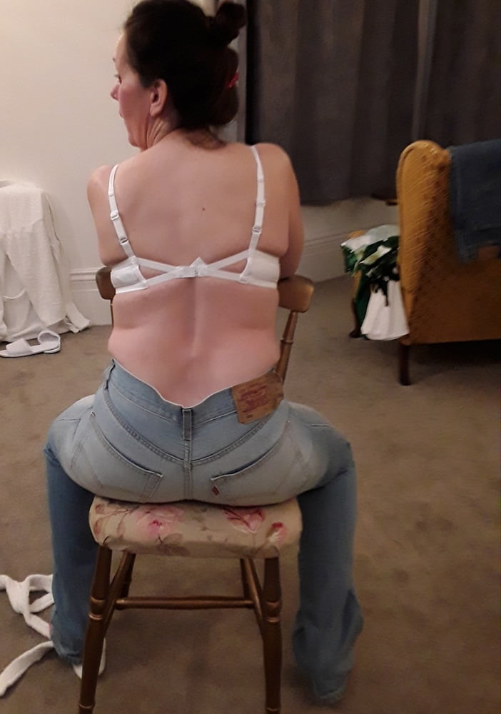 Die Frau in ihrer Levi's Sexiest Jeans.
 #97946716